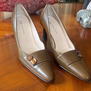 Brown pumps